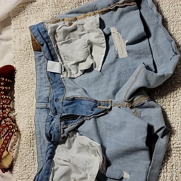 LIGHT BLUE DISTRESSED AERO DENIM SHORTS SIZE 10 - Picture 5 of 8